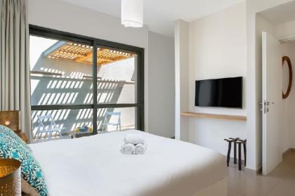 Sophisticated 3BR Penthouse in Jaffa's market - image 12