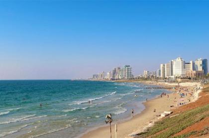 Sophisticated 3BR Penthouse in Jaffa's market - image 5