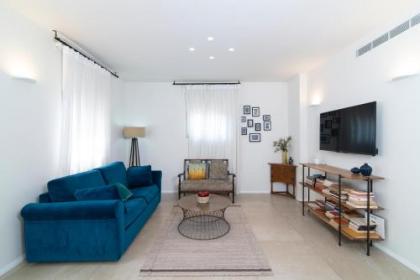 Rabin Square by TLV2RENT - image 2