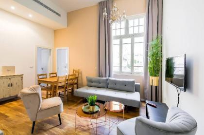 Two bedrooms apartment balcony by House of Palm