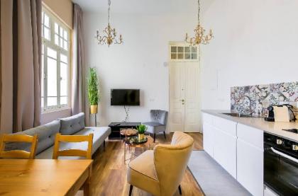 Two bedrooms apartment balcony by House of Palm - image 7