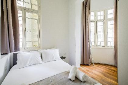 Two bedrooms apartment balcony by House of Palm - image 2