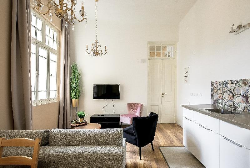 Two bedrooms apartment balcony by House of Palm - image 3