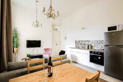 Two bedrooms apartment balcony by House of Palm - image 6