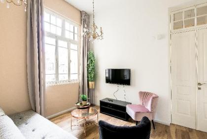 Two bedrooms apartment balcony by House of Palm - image 7
