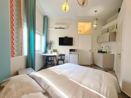 Lisetta - By Beach Apartments TLV - image 10