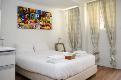 Lisetta - By Beach Apartments TLV - image 17