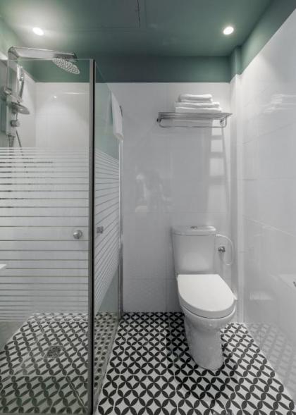 Dizengoff Garden Hotel - image 11