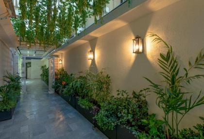 Dizengoff Garden Hotel - image 2