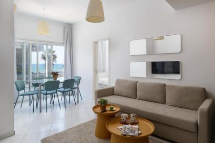 Sea View 2 bedroom apartment with Bomb Shelter
