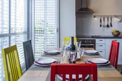 Simple 2BR in Sderot Chen 1 by HolyGuest