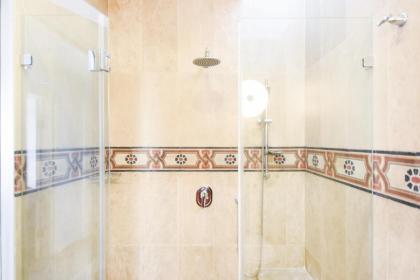 Spanish Patio 3BR penthouse by HolyGuest - image 19