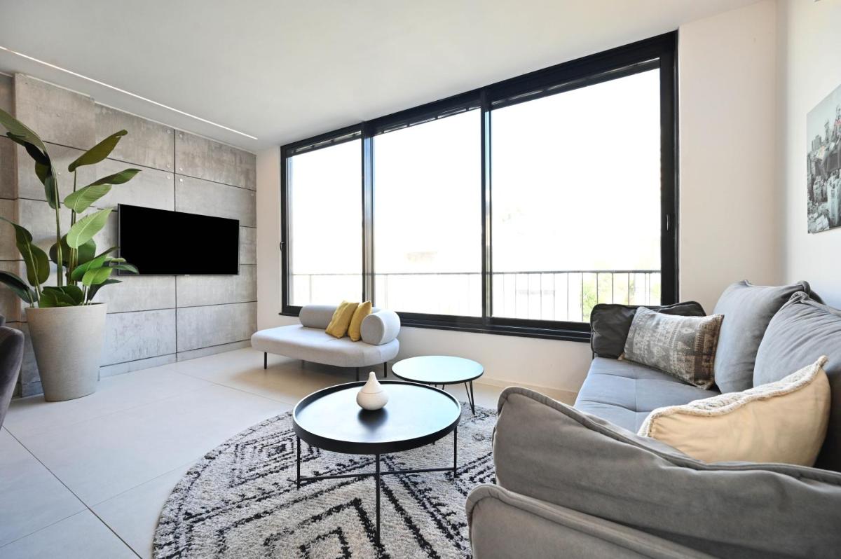 Design 3BR in TLV center by HolyGuest - main image