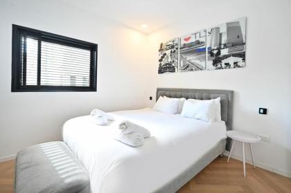 Design 3BR in TLV center by HolyGuest - image 11