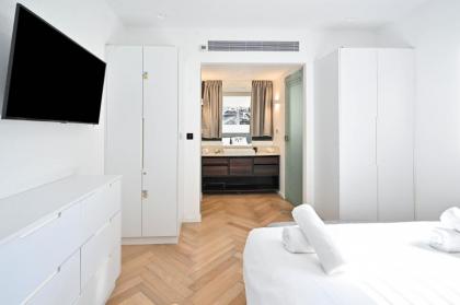 Design 3BR in TLV center by HolyGuest - image 13