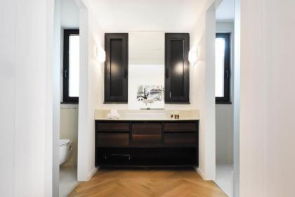 Design 3BR in TLV center by HolyGuest - image 14