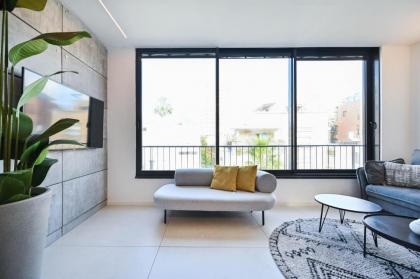 Design 3BR in TLV center by HolyGuest - image 2