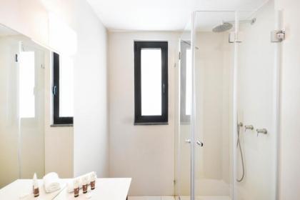 Design 3BR in TLV center by HolyGuest - image 20