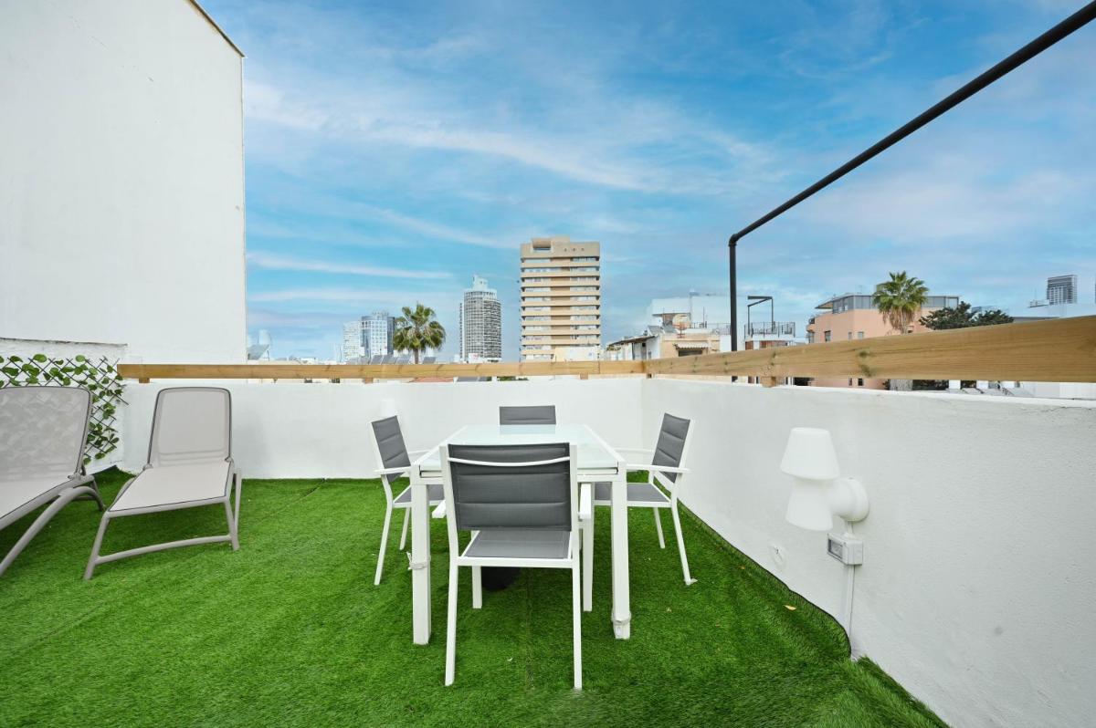 Design 3BR in TLV center by HolyGuest - image 5