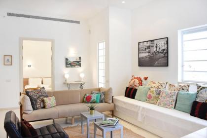 Spacious 3-BR Apartment by HolyGuest - image 23