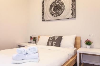 TLV Down Town nice one bedroom apartment with shelter - image 17