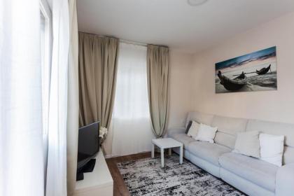 TLV Down Town nice one bedroom apartment with shelter - image 20
