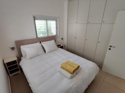 2BDR Holiday Home by Mezizim Beach and TLV Port! - image 13