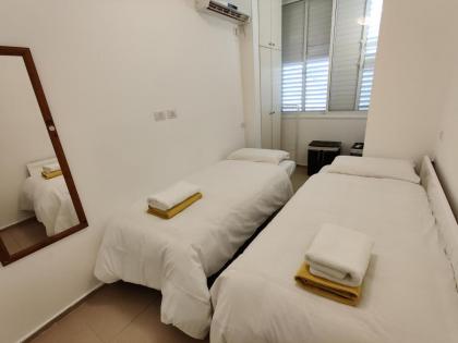 2BDR Holiday Home by Mezizim Beach and TLV Port! - image 3