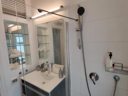 2BDR Holiday Home by Mezizim Beach and TLV Port! - image 5