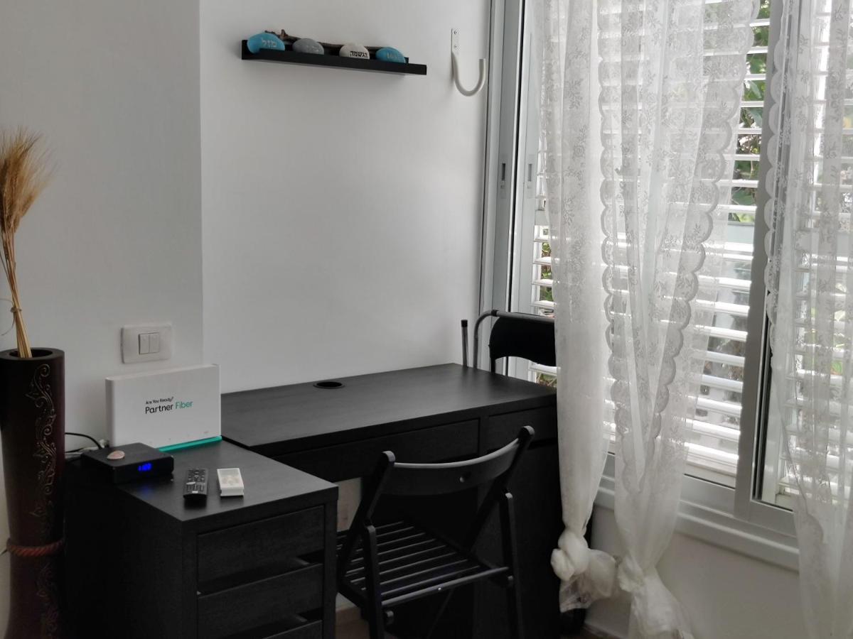 2BDR Holiday Home by Mezizim Beach and TLV Port! - image 6