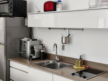 2BDR Holiday Home by Mezizim Beach and TLV Port! - image 8