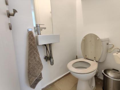 2BDR Holiday Home by Mezizim Beach and TLV Port! - image 9