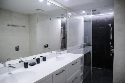 YalaRent Midtown towers TLV - image 16