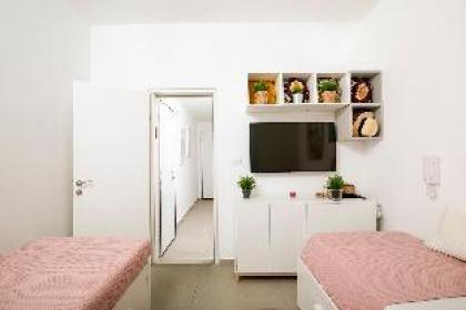 Beautifully designedclassy & homey flat in TLV - image 15