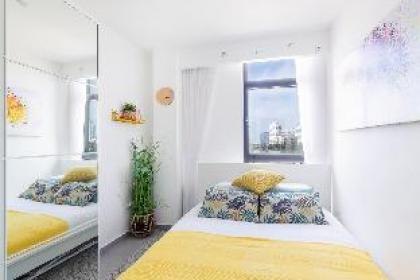 Beautifully designedclassy & homey flat in TLV - image 16