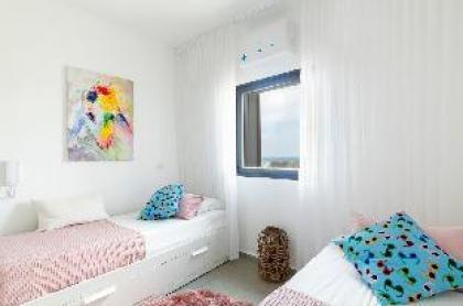 Beautifully designedclassy & homey flat in TLV - image 17