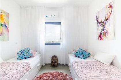 Beautifully designedclassy & homey flat in TLV - image 18