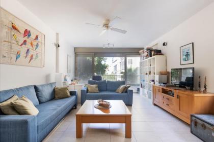 Cozy 3BR Apt w Big Windows 5 Min Walk From Beach by Sea N' Rent