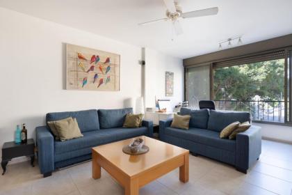 Cozy 3BR Apt w Big Windows 5 Min Walk From Beach by Sea N' Rent - image 8