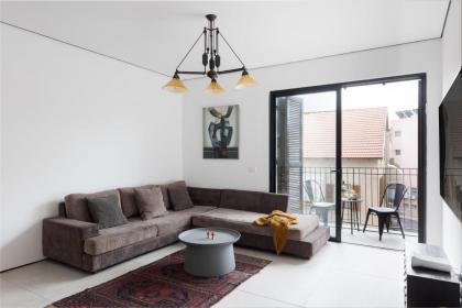 Elegant 2BR Apartment with Balcony & Mamad in Jaffa by Sea N' Rent