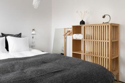Elegant 2BR Apartment with Balcony & Mamad in Jaffa by Sea N' Rent - image 11