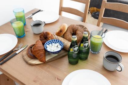 Elegant 2BR Apartment with Balcony & Mamad in Jaffa by Sea N' Rent - image 12