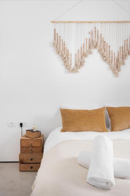 Elegant 2BR Apartment with Balcony & Mamad in Jaffa by Sea N' Rent - image 16