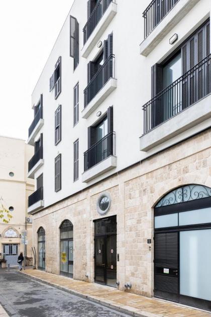 Elegant 2BR Apartment with Balcony & Mamad in Jaffa by Sea N' Rent - image 18
