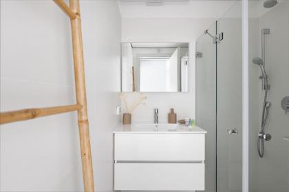 Elegant 2BR Apartment with Balcony & Mamad in Jaffa by Sea N' Rent - image 6