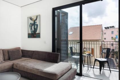 Elegant 2BR Apartment with Balcony & Mamad in Jaffa by Sea N' Rent - image 7