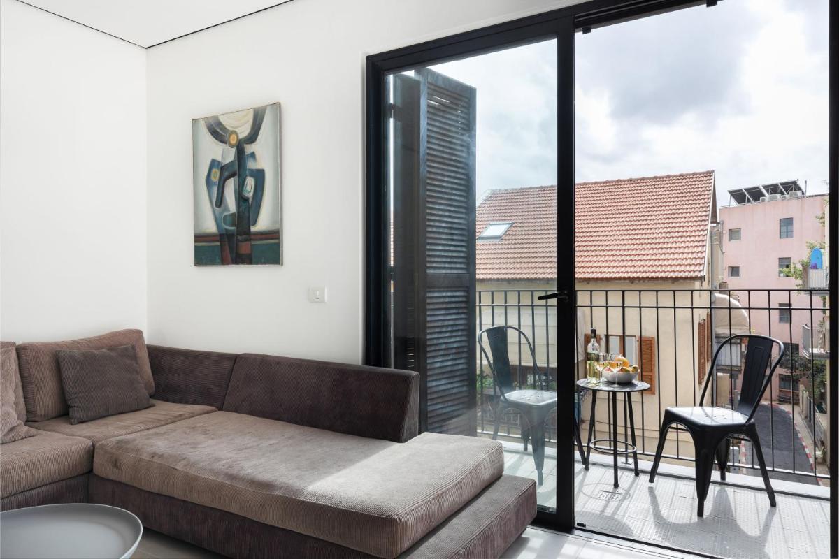 Elegant 2BR Apartment with Balcony & Mamad in Jaffa by Sea N' Rent - image 7