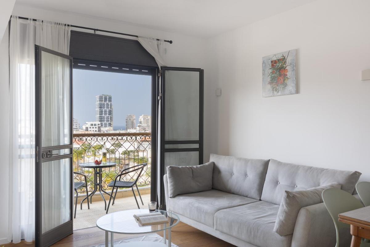 Elegant Apartment w Balcony & Mamad in Heart of Tel Aviv by Sea N' Rent - main image