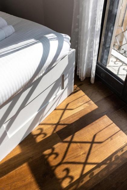 Elegant Apartment w Balcony & Mamad in Heart of Tel Aviv by Sea N' Rent - image 11