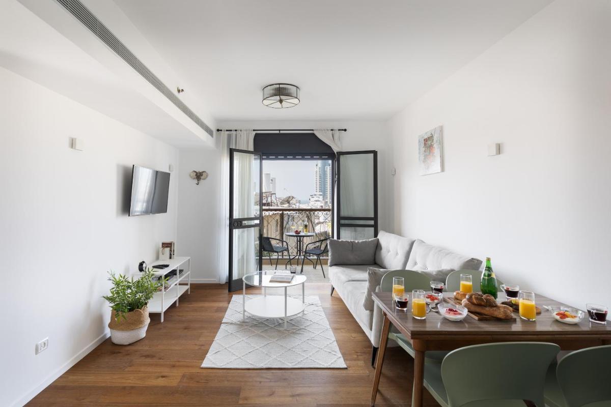 Elegant Apartment w Balcony & Mamad in Heart of Tel Aviv by Sea N' Rent - image 2